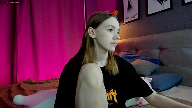 Lesi Moonie01 online show from 12, 3, 2026