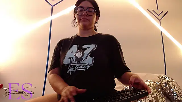 EsmeraldaSantoss online show from 25, 2, 2025