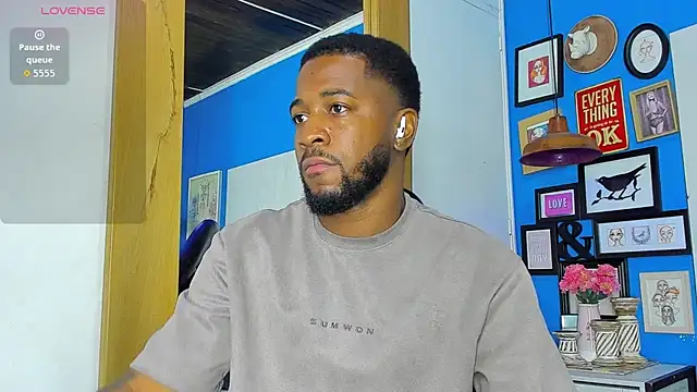 Snapshot of Drake_Nassir4 chatting on 6, 10, 2025 Drake Nassir4 online show from 6, 10, 2025