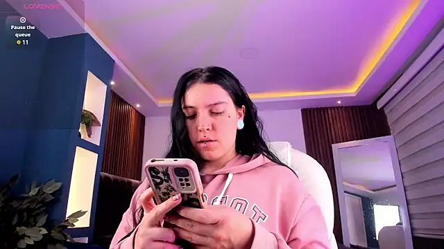 Lucy Smith2 online show from 26, 2, 2025