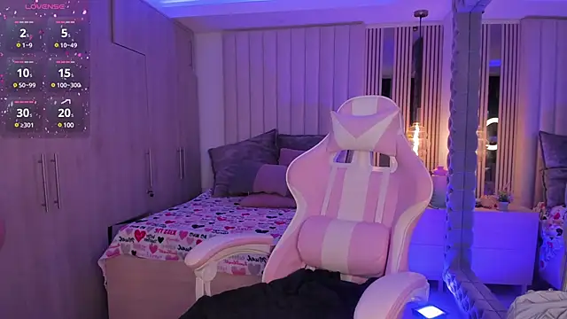 Emilyymilleer  online show from 29, 1, 2025