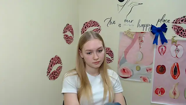 Snapshot of MademoiselleCl chatting on 21, 12, 2024 MademoiselleCl online show from 21, 12, 2024