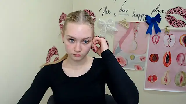 Snapshot of MademoiselleCl chatting on 22, 12, 2024 MademoiselleCl online show from 22, 12, 2024