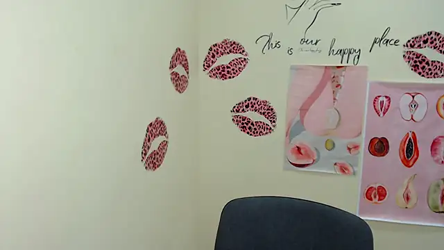 Snapshot of MademoiselleCl chatting on 8, 2, 2025 MademoiselleCl online show from 8, 2, 2025