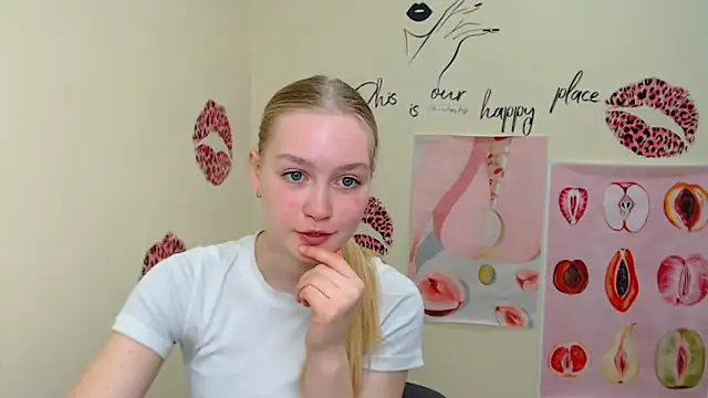 Snapshot of MademoiselleCl chatting on 19, 3, 2025 MademoiselleCl online show from 19, 3, 2025