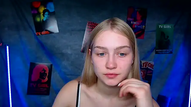 Snapshot of MademoiselleCl chatting on 28, 9, 2025 MademoiselleCl online show from 28, 9, 2025
