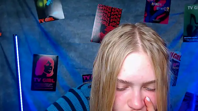Snapshot of MademoiselleCl chatting on 2, 10, 2025 MademoiselleCl online show from 2, 10, 2025