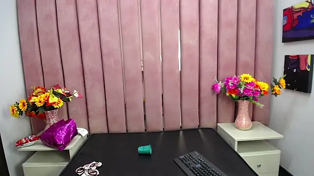 EmilyyEvans  online show from 14, 12, 2024