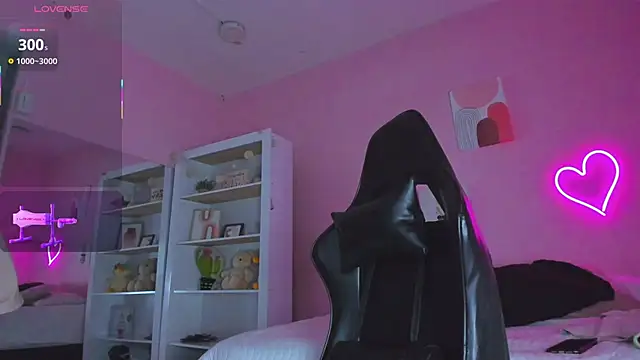 Ian Castillo  online show from 6, 3, 2025