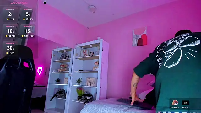 Ian Castillo  online show from 9, 9, 2025