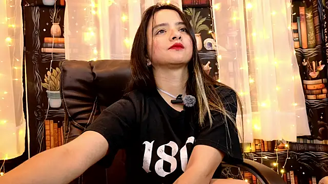 Snapshot of julietta___jackson chatting on 26, 5, 2026 julietta jackson online show from 26, 5, 2026