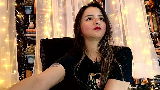 Snapshot of julietta___jackson chatting on 10, 6, 2026 julietta jackson online show from 10, 6, 2026