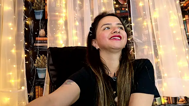 Snapshot of julietta___jackson chatting on 11, 6, 2026 julietta jackson online show from 11, 6, 2026