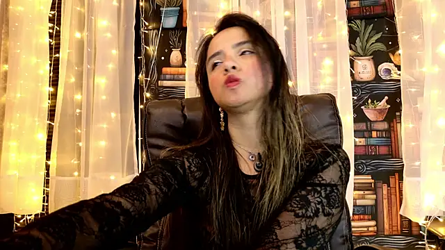 Snapshot of julietta___jackson chatting on 4, 7, 2026 julietta jackson online show from 4, 7, 2026