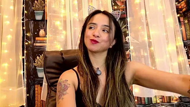 Snapshot of julietta___jackson chatting on 6, 7, 2026 julietta jackson online show from 6, 7, 2026
