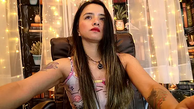 Snapshot of julietta___jackson chatting on 8, 7, 2026 julietta jackson online show from 8, 7, 2026