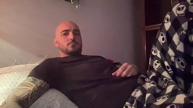 Snapshot of alessandromori91 chatting on 17, 12, 2025 alessandromori91 online show from 17, 12, 2025