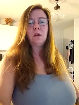 MsShelby40 online show from 8, 10, 2025