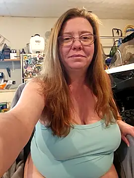 Snapshot of MsShelby40 chatting on 19, 4, 2026 MsShelby40 online show from 19, 4, 2026