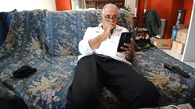 Snapshot of maduroguapo chatting on 6, 12, 2024 maduroguapo online show from 6, 12, 2024