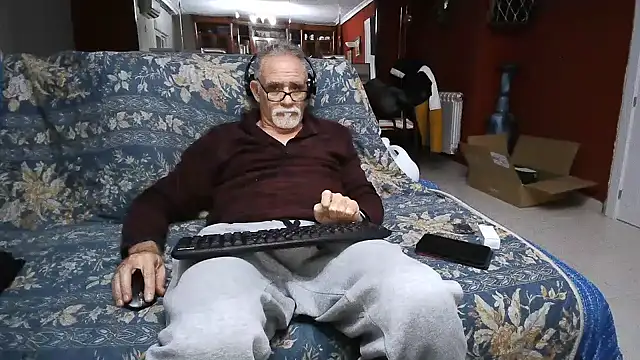 Snapshot of maduroguapo chatting on 1, 2, 2025 maduroguapo online show from 1, 2, 2025