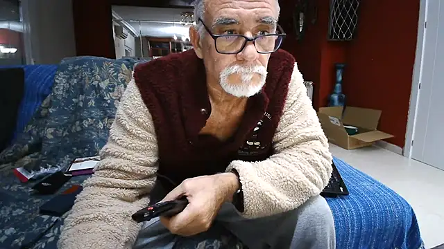 Snapshot of maduroguapo chatting on 2, 2, 2025 maduroguapo online show from 2, 2, 2025