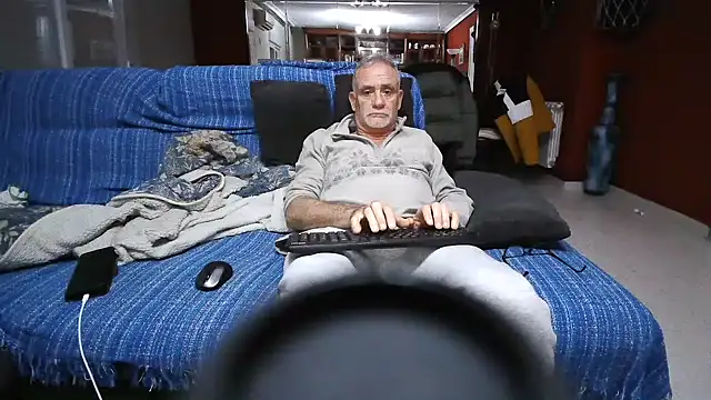 Snapshot of maduroguapo chatting on 6, 2, 2025 maduroguapo online show from 6, 2, 2025