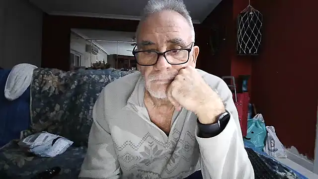 Snapshot of maduroguapo chatting on 8, 2, 2025 maduroguapo online show from 8, 2, 2025