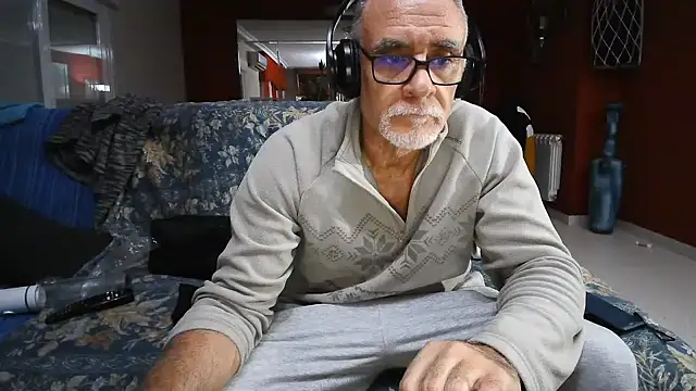 Snapshot of maduroguapo chatting on 15, 2, 2025 maduroguapo online show from 15, 2, 2025