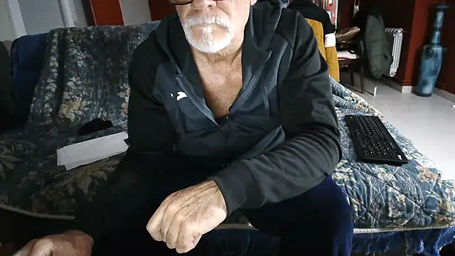 Snapshot of maduroguapo chatting on 2, 3, 2025 maduroguapo online show from 2, 3, 2025