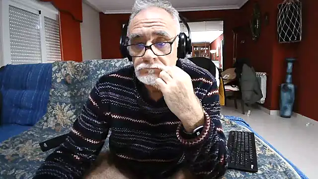 Snapshot of maduroguapo chatting on 4, 3, 2025 maduroguapo online show from 4, 3, 2025