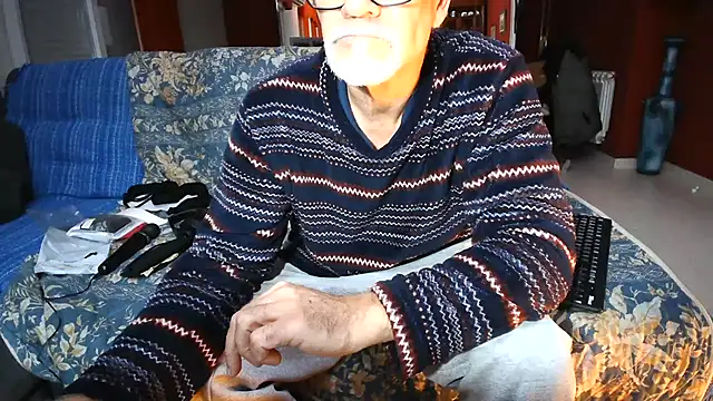 Snapshot of maduroguapo chatting on 4, 3, 2025 maduroguapo online show from 4, 3, 2025