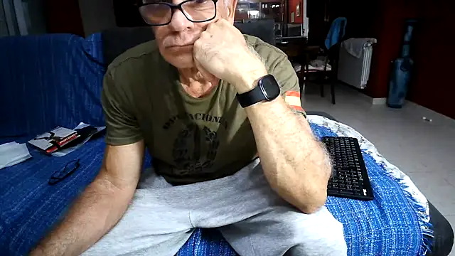 Snapshot of maduroguapo chatting on 1, 10, 2025 maduroguapo online show from 1, 10, 2025