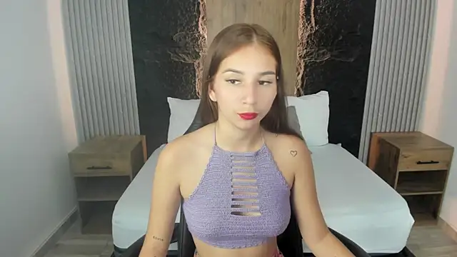 Snapshot of maroly_21 chatting on 19, 12, 2024 maroly 21 online show from 19, 12, 2024