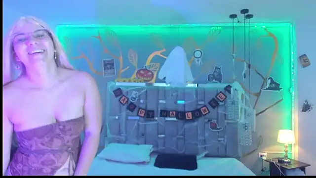 Snapshot of AlessiaDouce chatting on 31, 10, 2025 AlessiaDouce online show from 31, 10, 2025