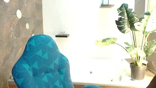 Snapshot of Heidy_Wells chatting on 13, 4, 2026 Heidy Wells online show from 13, 4, 2026