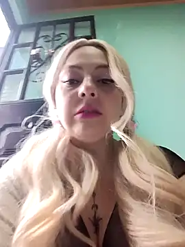 Snapshot of madelaine- chatting on 16, 4, 2026 madelaine- online show from 16, 4, 2026