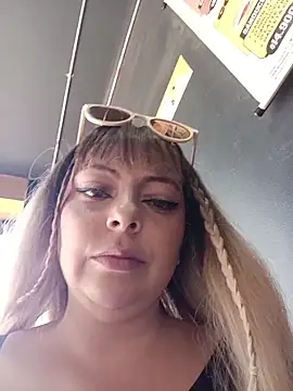Snapshot of madelaine- chatting on 26, 4, 2026 madelaine- online show from 26, 4, 2026