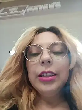 Snapshot of madelaine- chatting on 3, 5, 2026 madelaine- online show from 3, 5, 2026