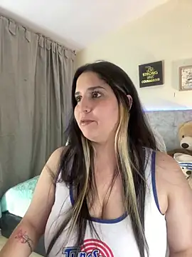 Snapshot of valentina_jonnes1 chatting on 12, 12, 2024 valentina jonnes1 online show from 12, 12, 2024