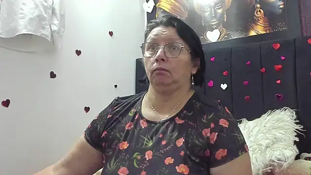 Snapshot of Evaaross_2345 chatting on 2, 4, 2026 Evaaross 2345 online show from 2, 4, 2026