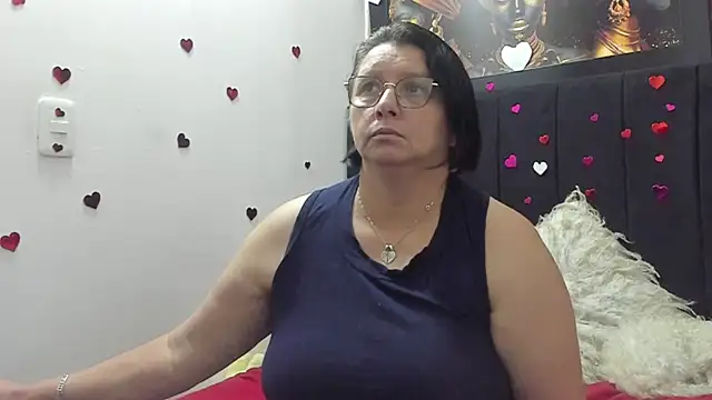 Snapshot of Evaaross_2345 chatting on 5, 4, 2026 Evaaross 2345 online show from 5, 4, 2026