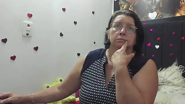 Snapshot of Evaaross_2345 chatting on 15, 4, 2026 Evaaross 2345 online show from 15, 4, 2026
