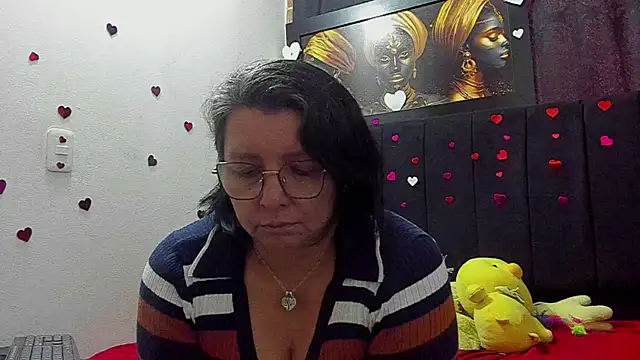 Snapshot of Evaaross_2345 chatting on 9, 6, 2026 Evaaross 2345 online show from 9, 6, 2026