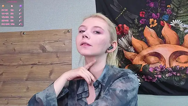 Snapshot of DaisyElmers chatting on 2, 10, 2025 DaisyElmers online show from 2, 10, 2025