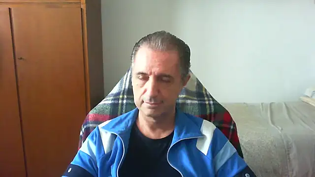 Snapshot of lliuk70mi chatting on 8, 5, 2026 lliuk70mi online show from 8, 5, 2026