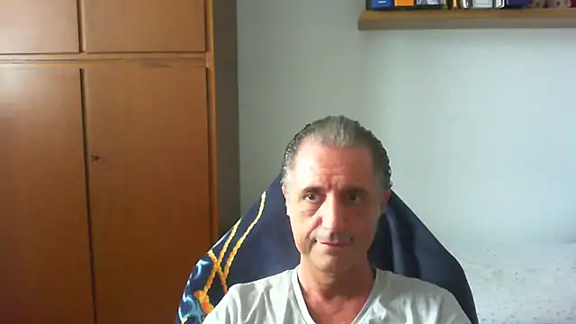 Snapshot of lliuk70mi chatting on 2, 6, 2026 lliuk70mi online show from 2, 6, 2026