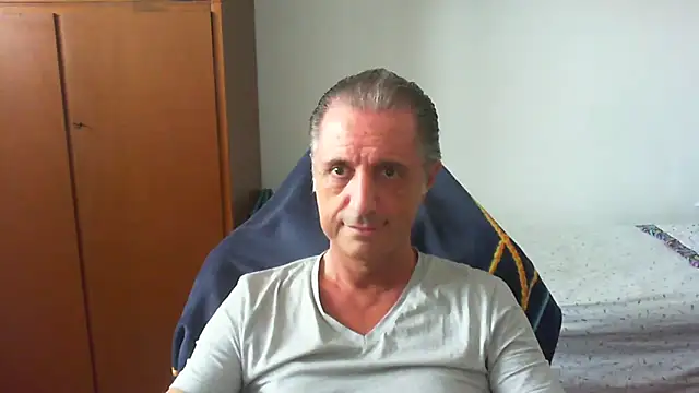 Snapshot of lliuk70mi chatting on 4, 6, 2026 lliuk70mi online show from 4, 6, 2026