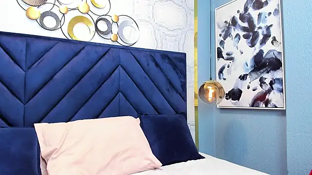 SophieBaker   online show from 13, 2, 2025