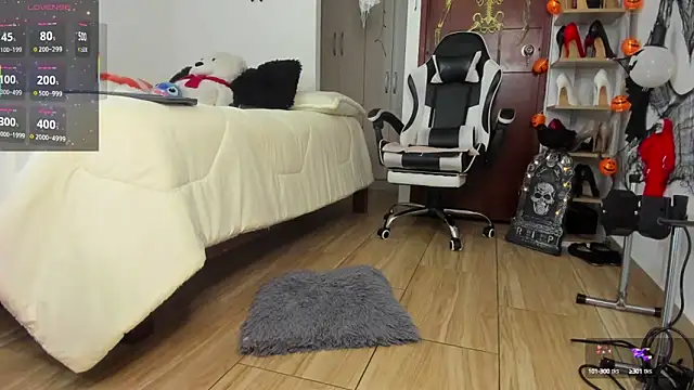 SophieBaker   online show from 17, 10, 2025